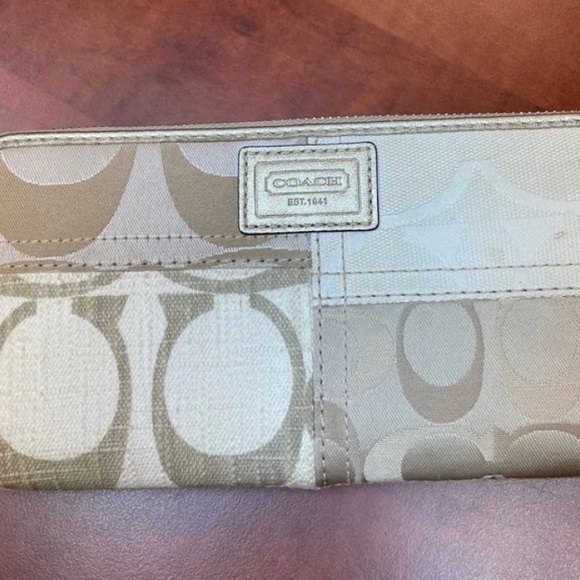 Coach Poppy Wallet - Picture 1 of 11